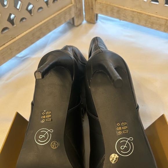 Chinese Laundry Black Quilted Heeled Boots with Chain - Picture 8 of 14